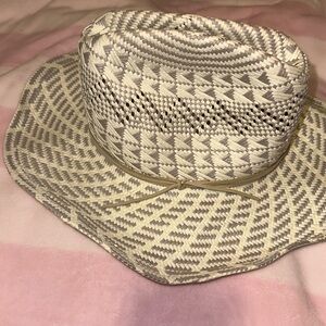 NWT‎ White & Grey Bow Beach Hat